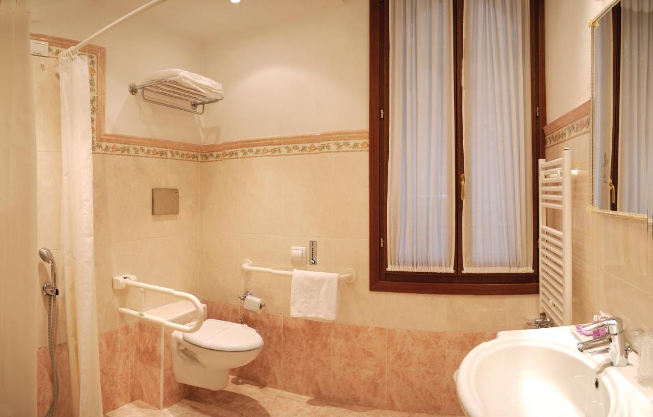 Small Double Room,1112512593:JPEG